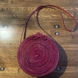 Straw round bag in burgundy